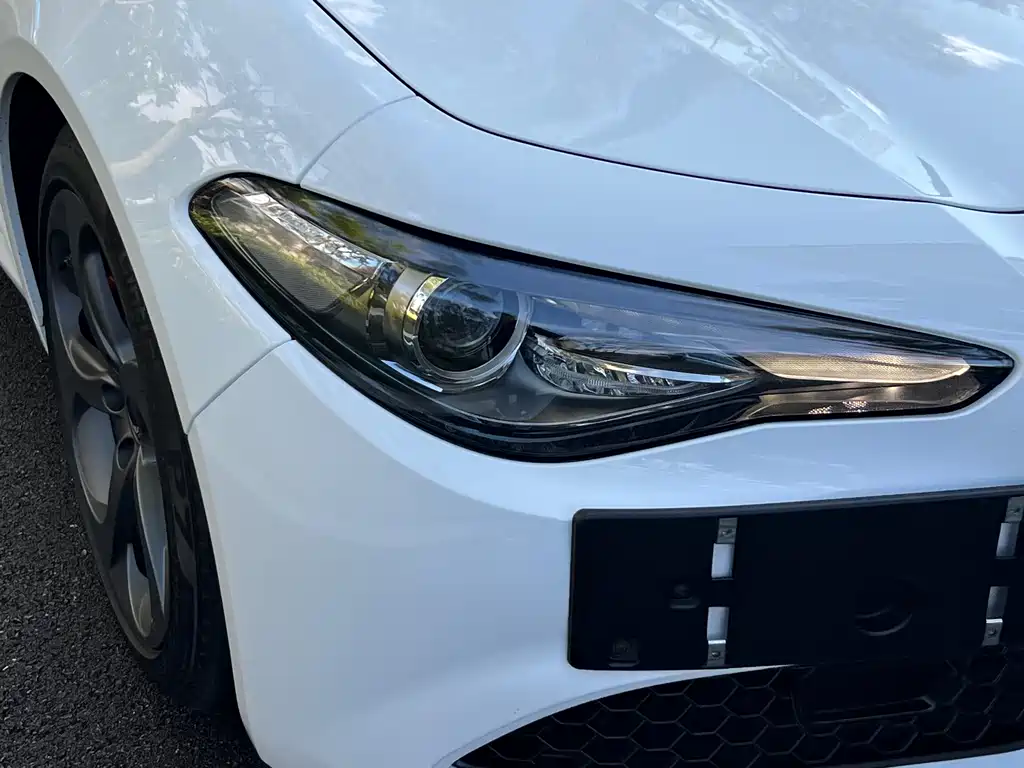 Alfa Romeo Giulia 2018 — фото 4