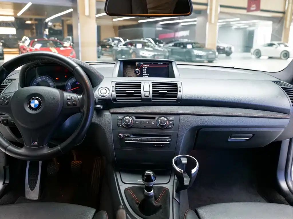 BMW 1 Series M 2012 — фото 13