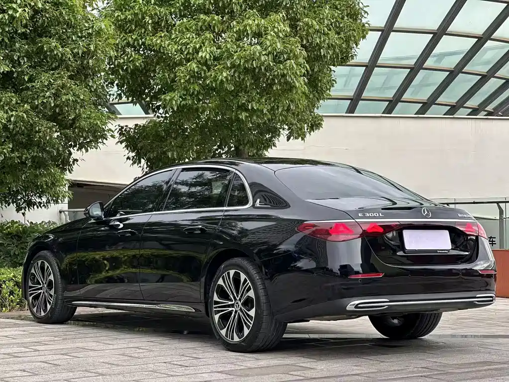 Mercedes-Benz E-Class 2025