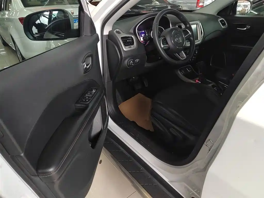 Jeep Compass 2021 — фото 16
