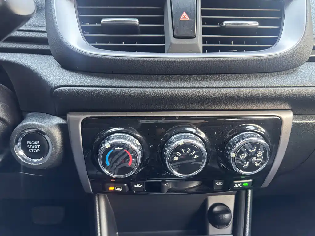 Toyota Yaris L 2022 — фото 14