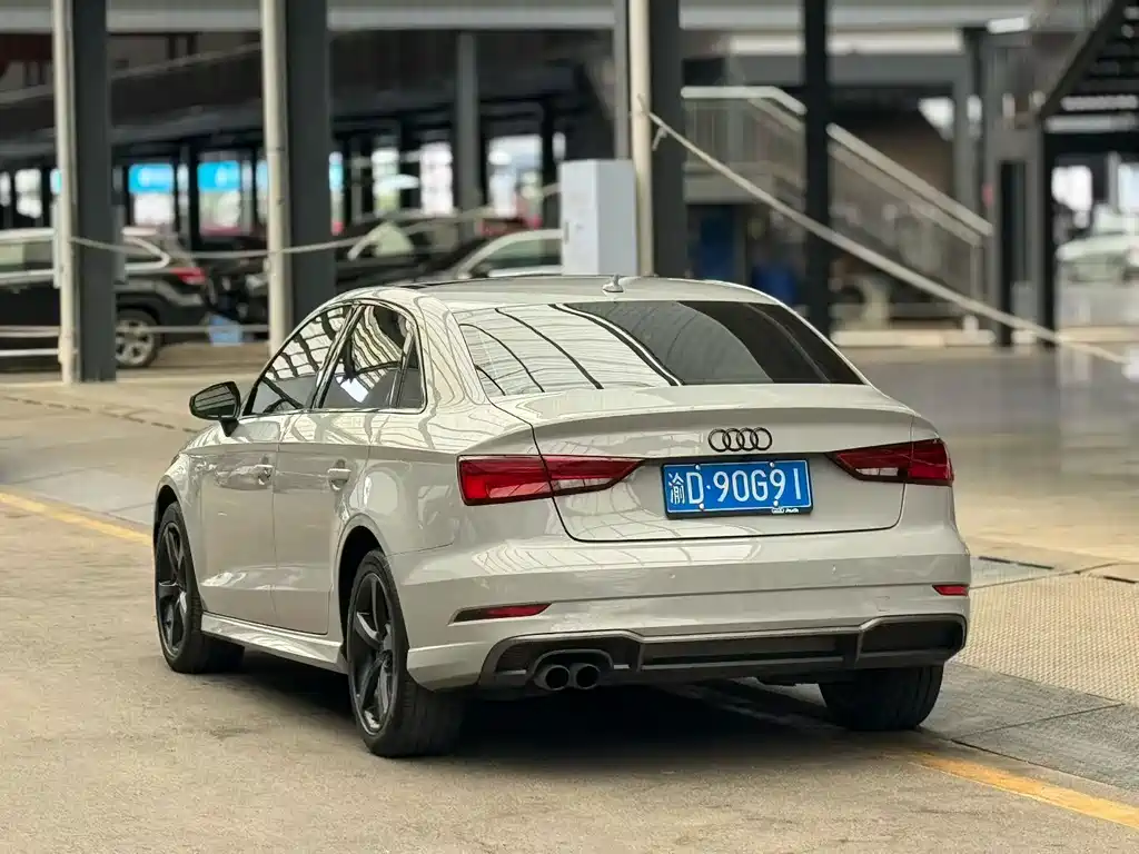 Audi A3 2018 — фото 9