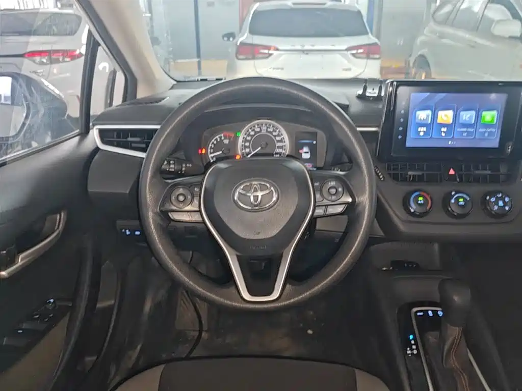 Toyota Corolla 2023 — фото 11
