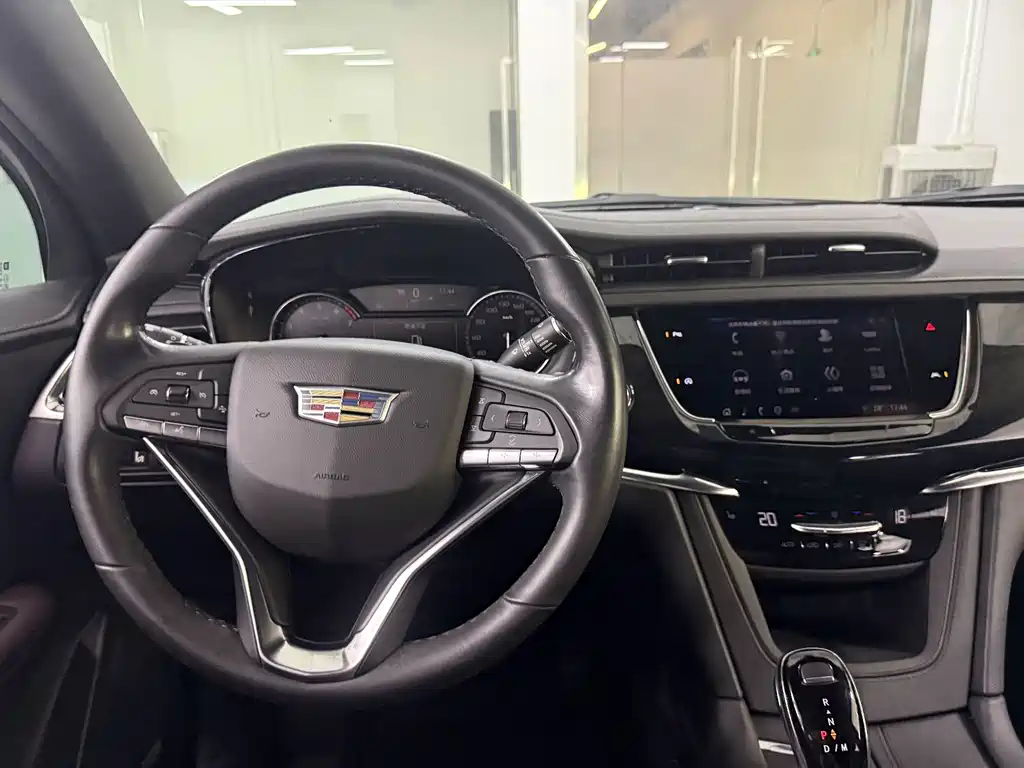 Cadillac XT6 2021 — фото 17