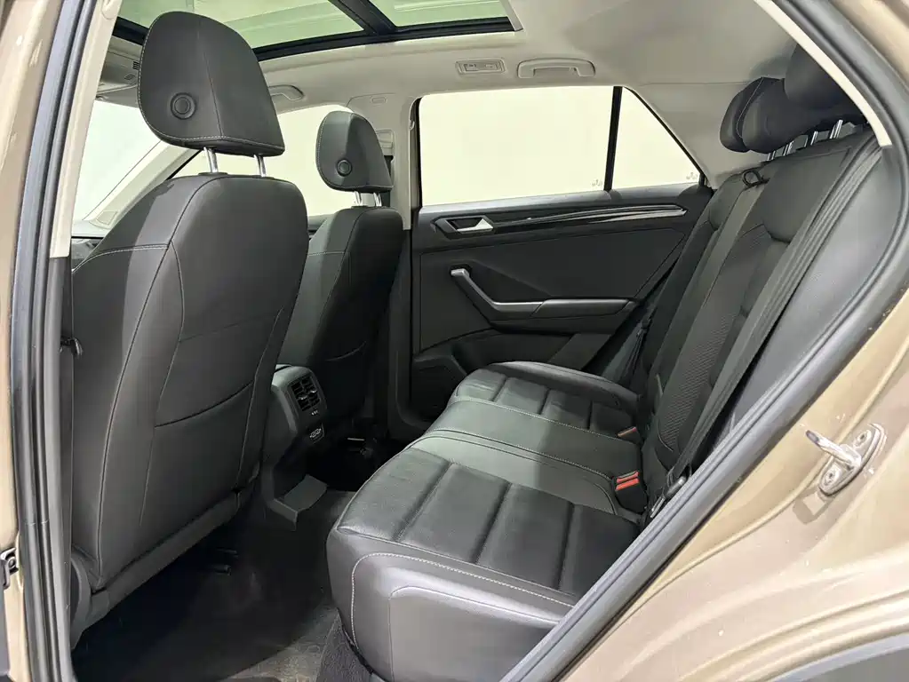 Volkswagen T-Roc 2023 — фото 17
