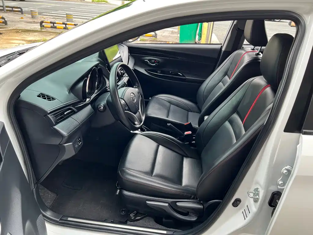 Toyota Yaris L 2023
