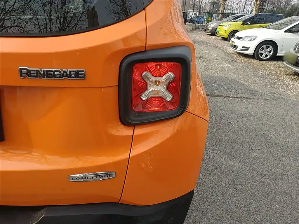 Jeep Renegade 2017 — фото 24