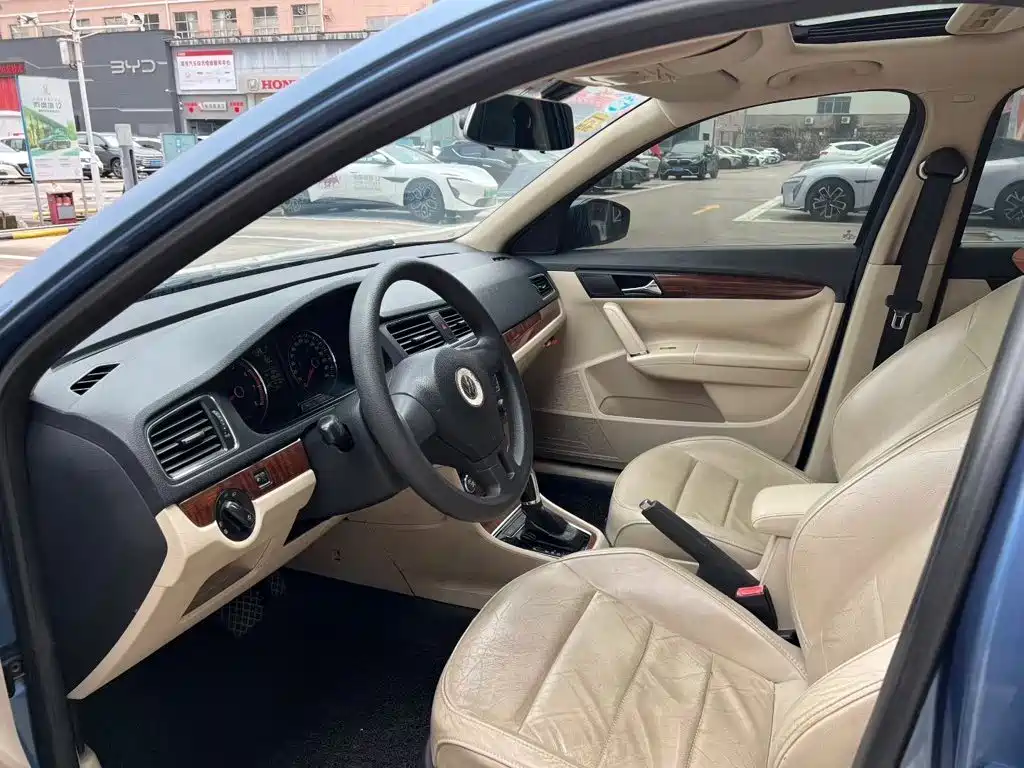 Volkswagen Lavida 2013