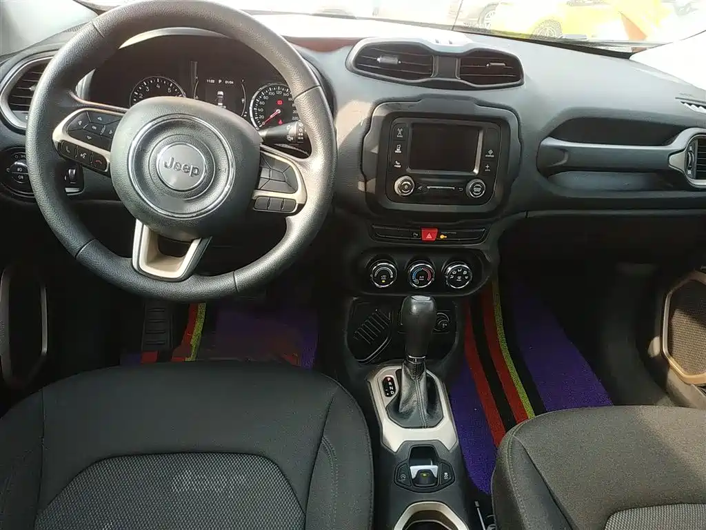 Jeep Renegade 2017 — фото 12