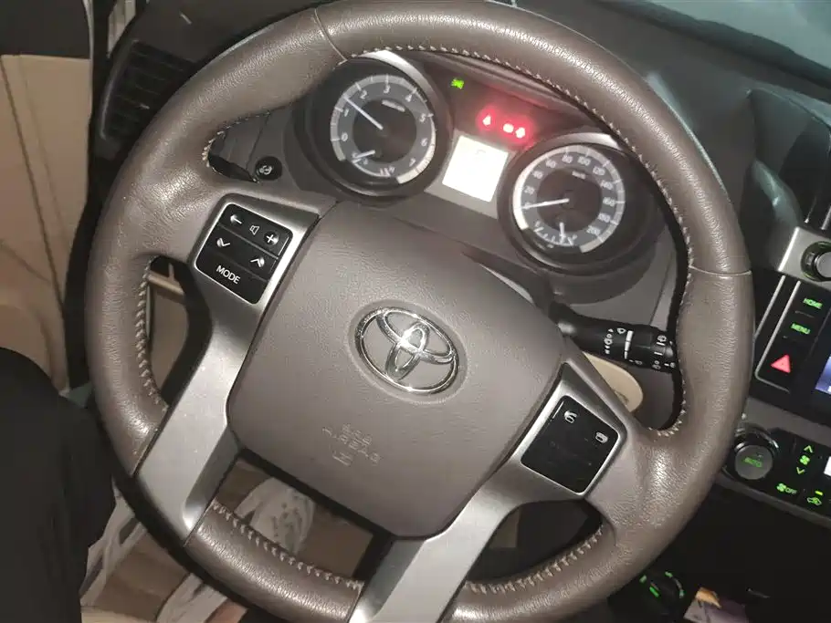 Toyota Prado 2015 — фото 15