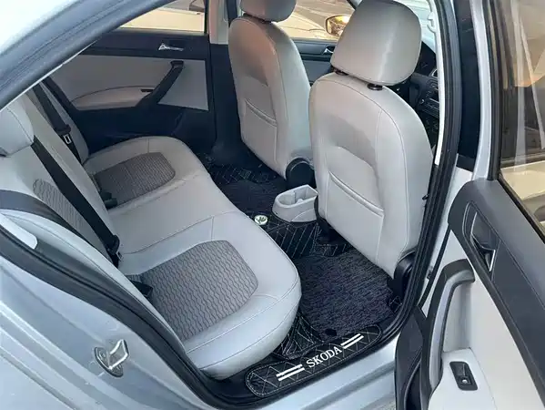 Skoda Rapid 2015