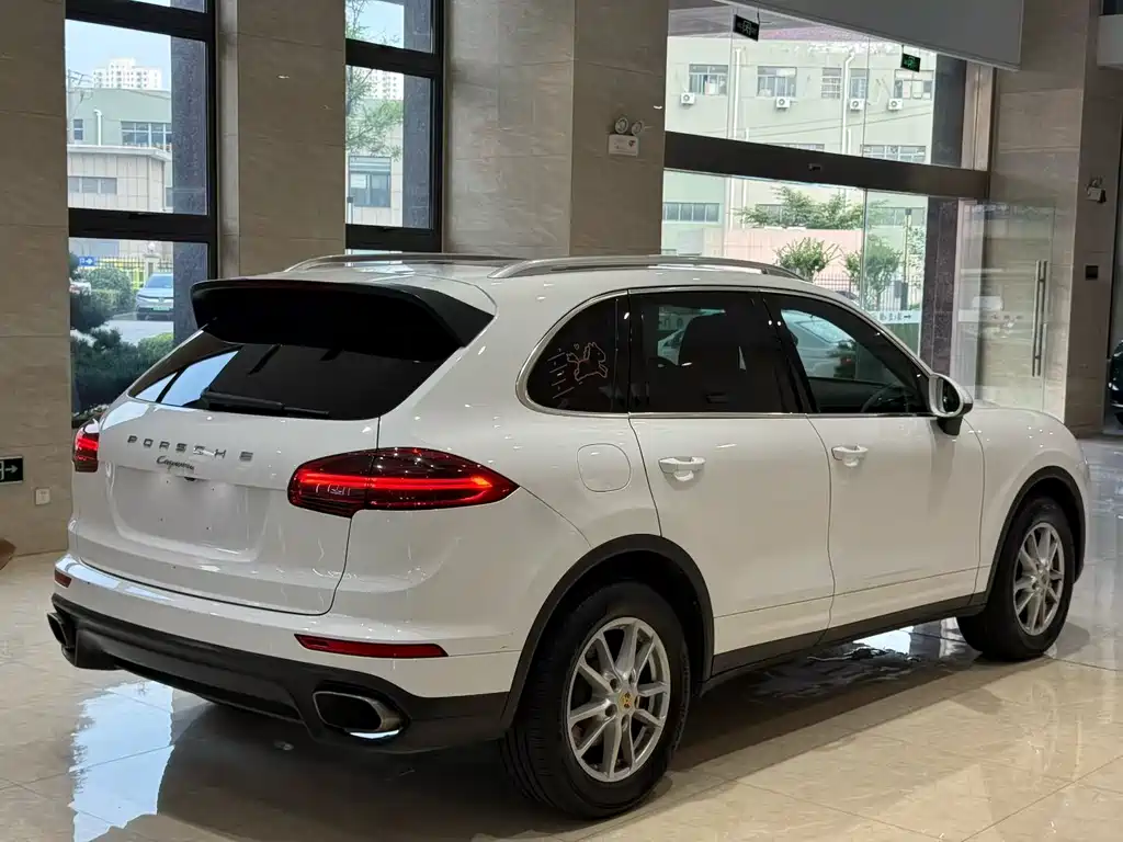 Porsche Cayenne 2017 — фото 17