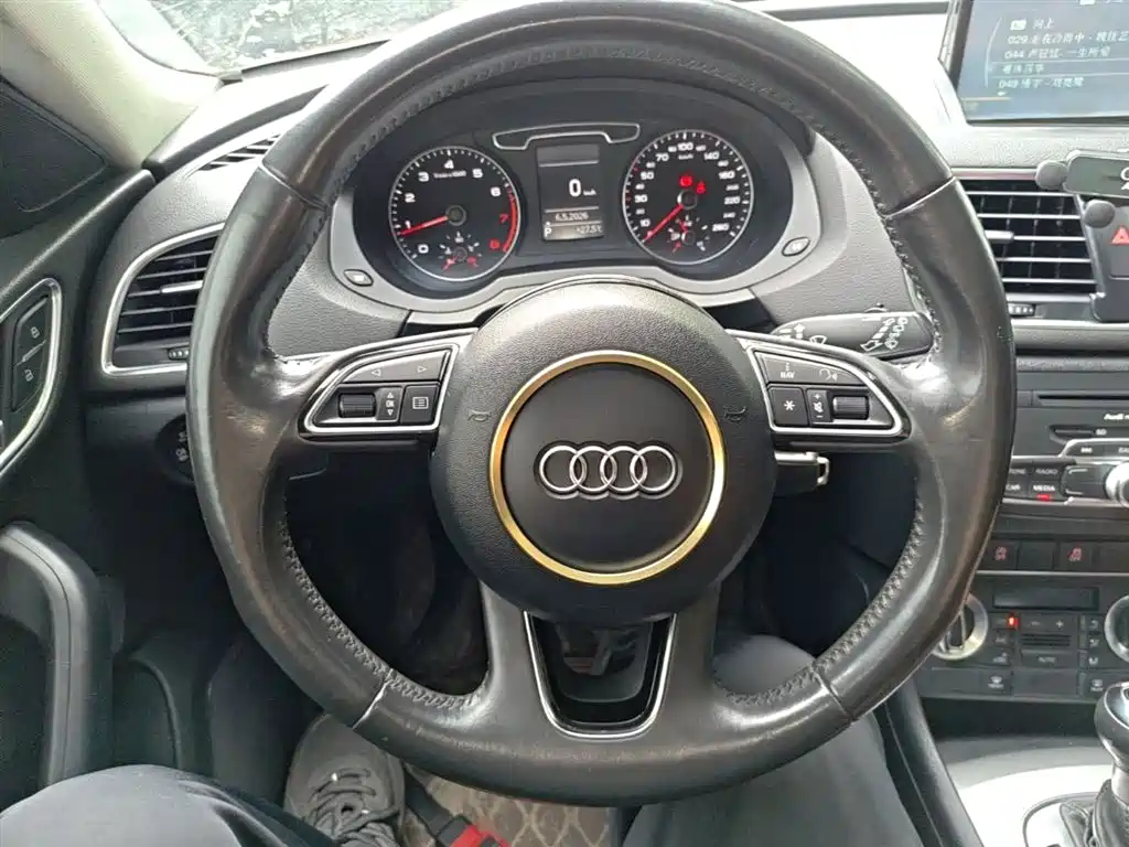 Audi Q3 2015 — фото 11