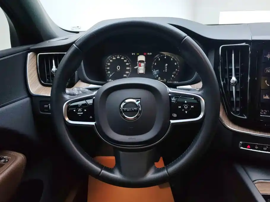 Volvo XC60 2021 — фото 15