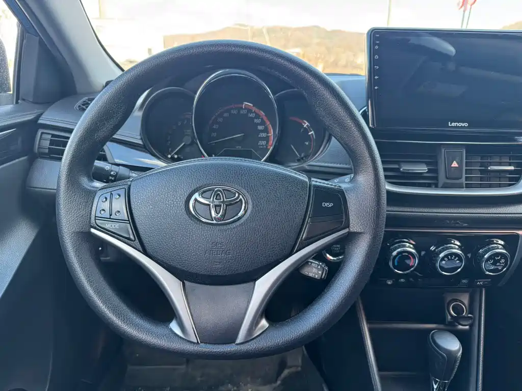 Toyota Yaris L 2021 — фото 8