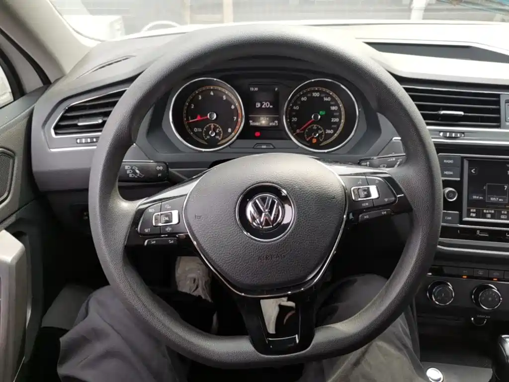 Volkswagen Tiguan L 2020 — фото 11
