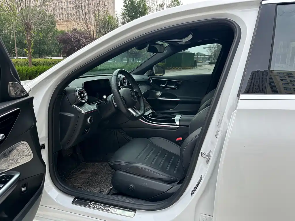 Mercedes-Benz C-Class 2023 — фото 4