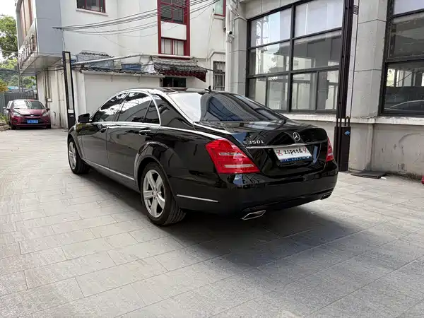 Mercedes-Benz S-Class 2011