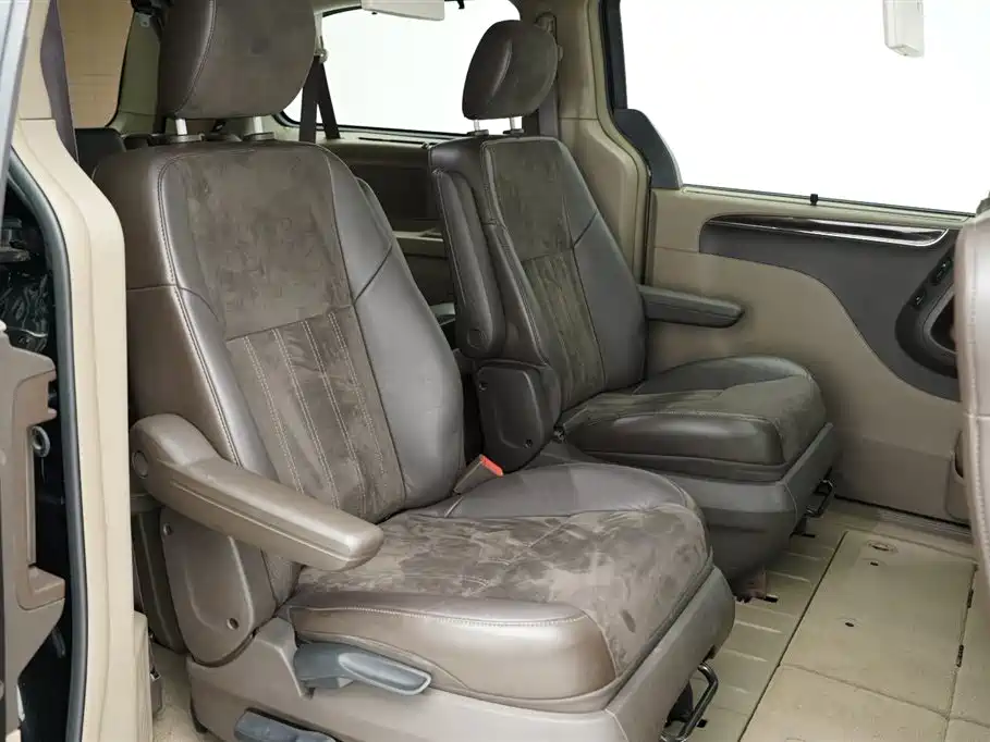 Chrysler Grand Voyager 2017 — фото 24