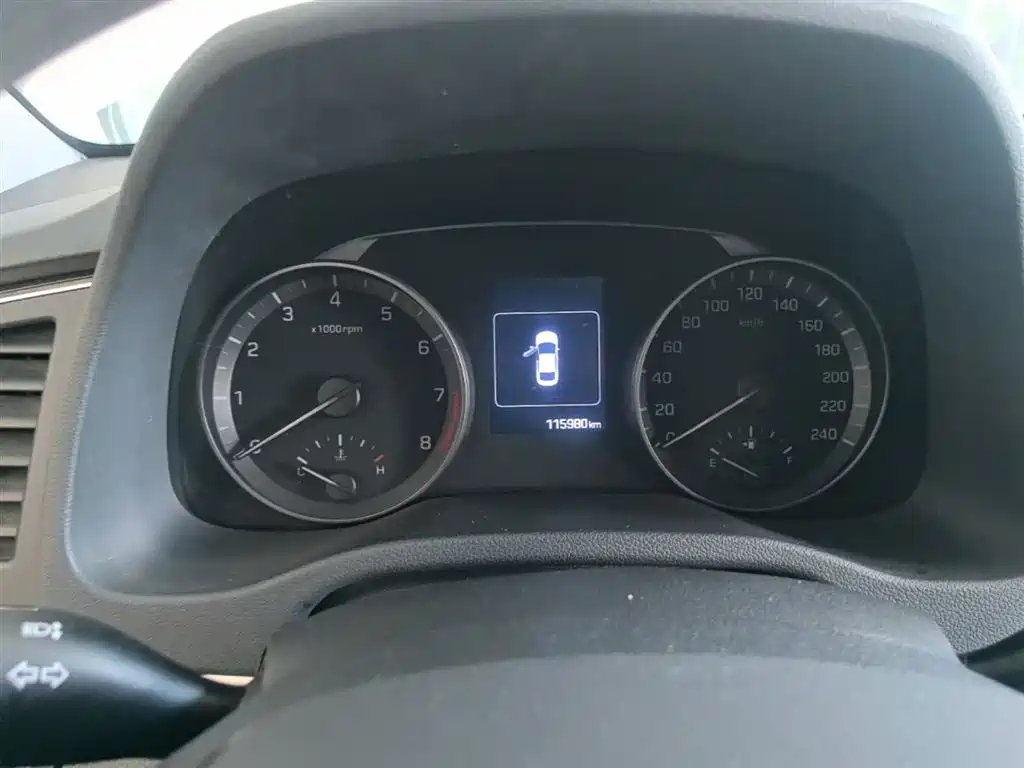 Hyundai Elantra 2017 — фото 12