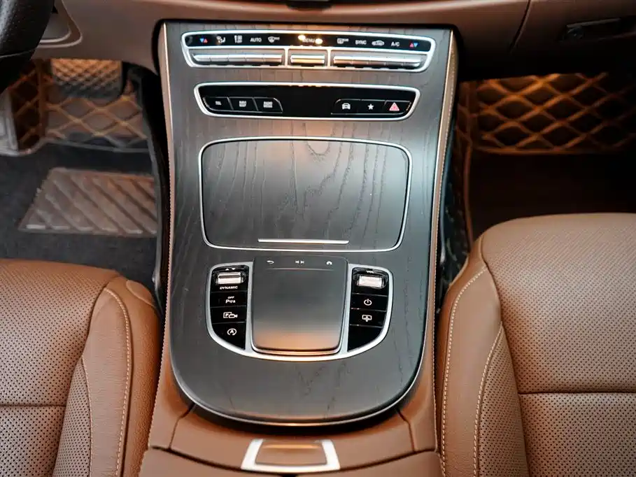 Mercedes-Benz E-Class 2021 — фото 19
