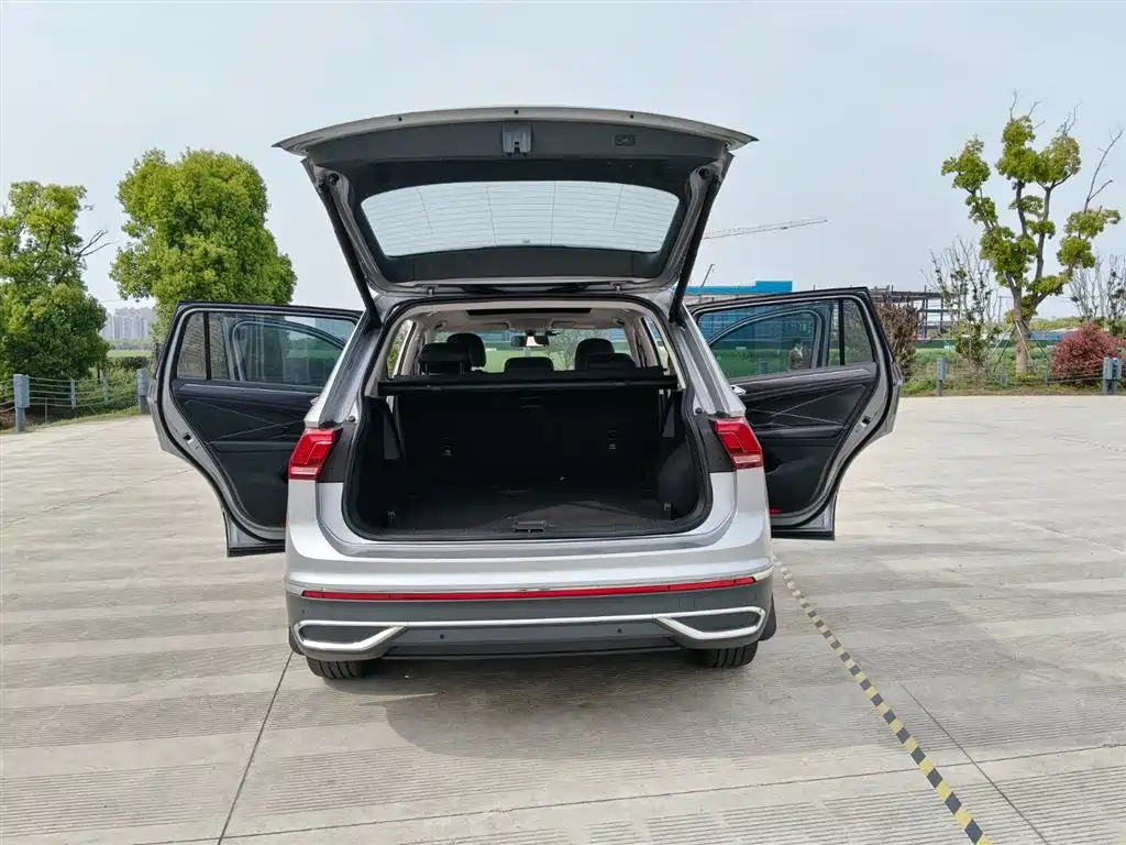 Volkswagen Tiguan L 2021 — фото 12
