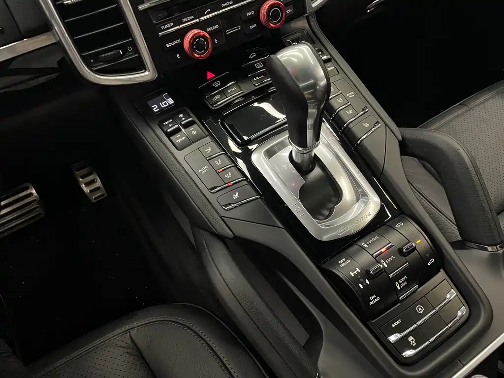 Porsche Cayenne 2016 — фото 27