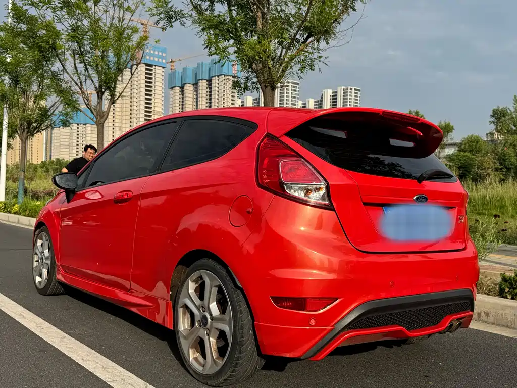 Ford Fiesta 2015 — фото 6