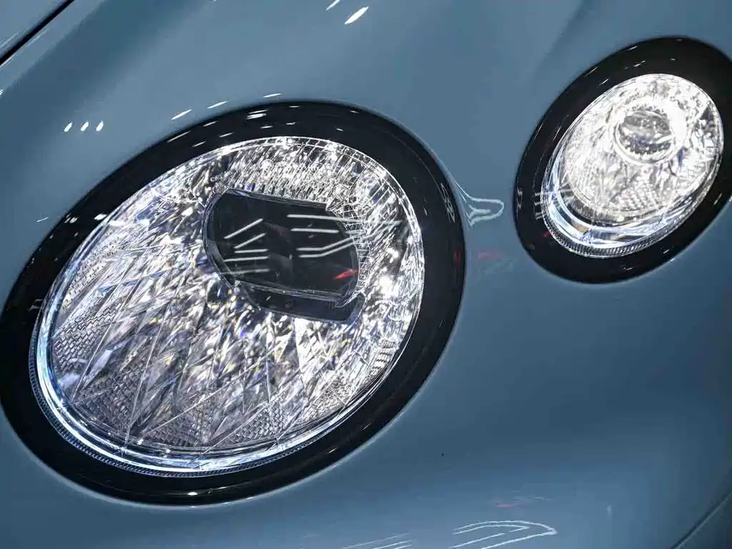Bentley Continental 2023 — фото 18
