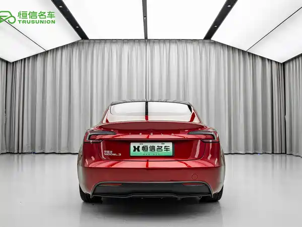 Tesla Model 3 2024