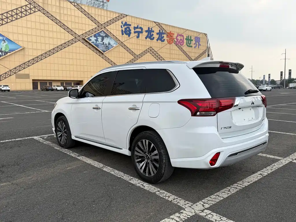 Mitsubishi Outlander 2022