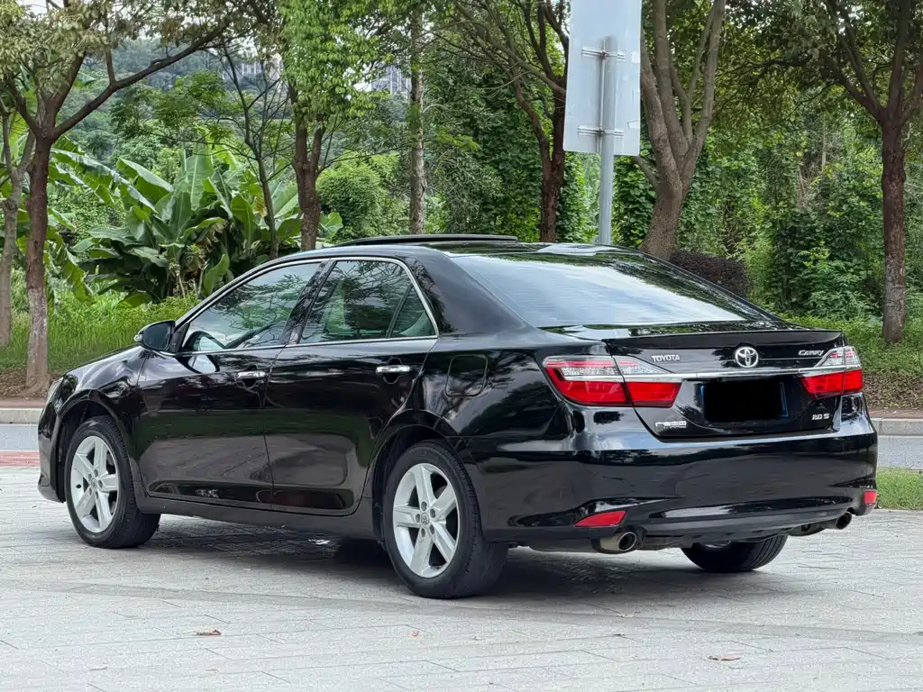Toyota Camry 2015 — фото 9