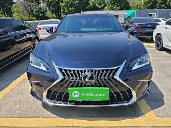 Lexus ES 2024