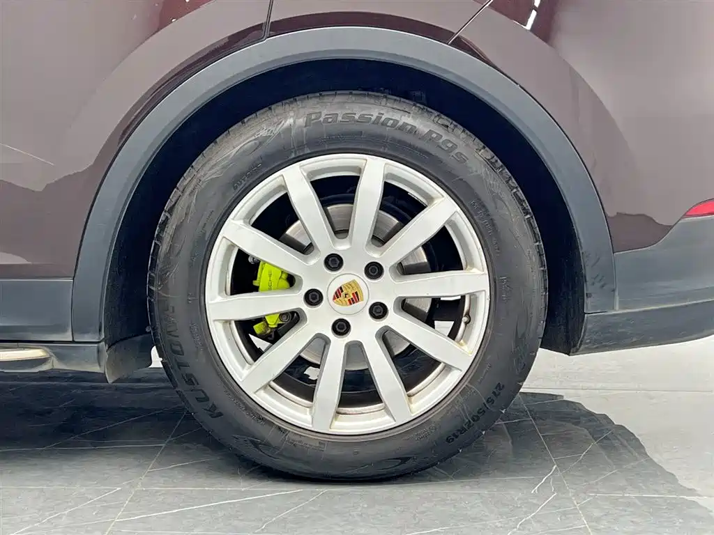 Porsche Cayenne Hybrid 2019 — фото 28