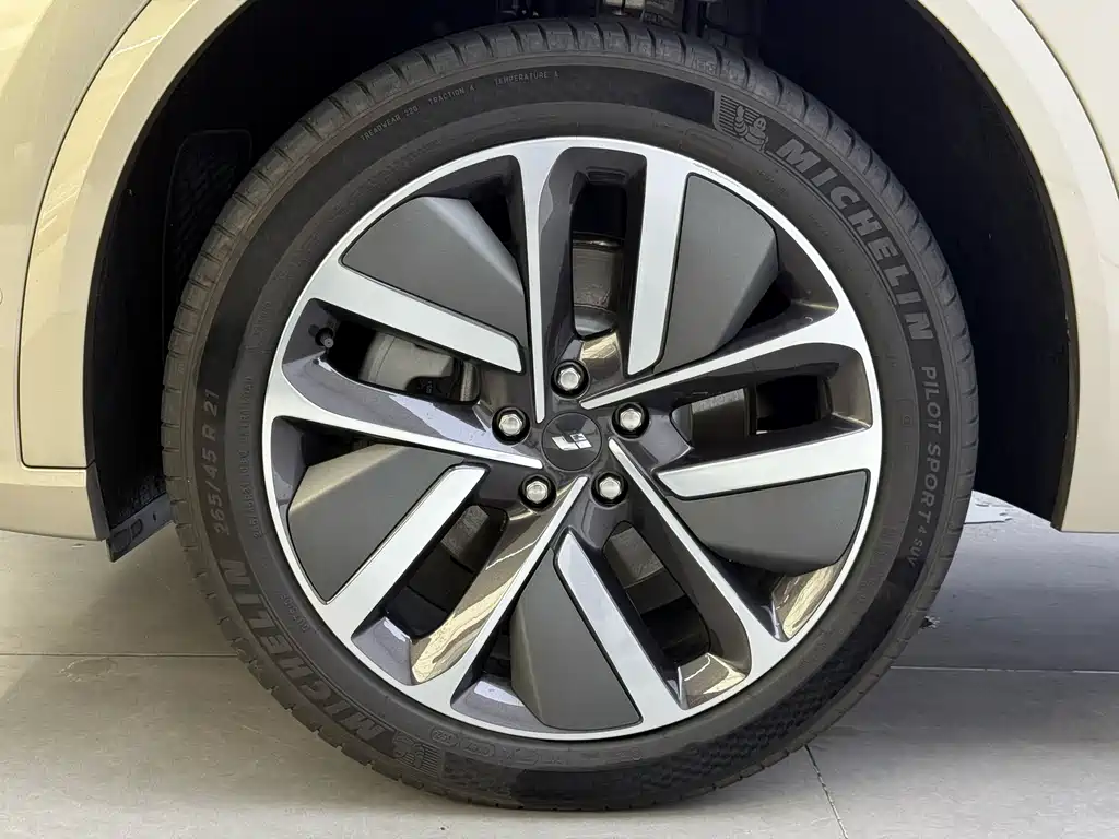 Li Auto Li L8 2024