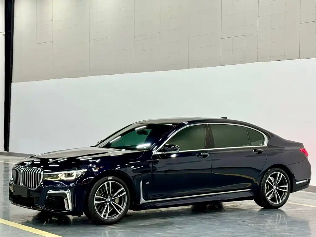 BMW 7 Series 2021 — фото 1