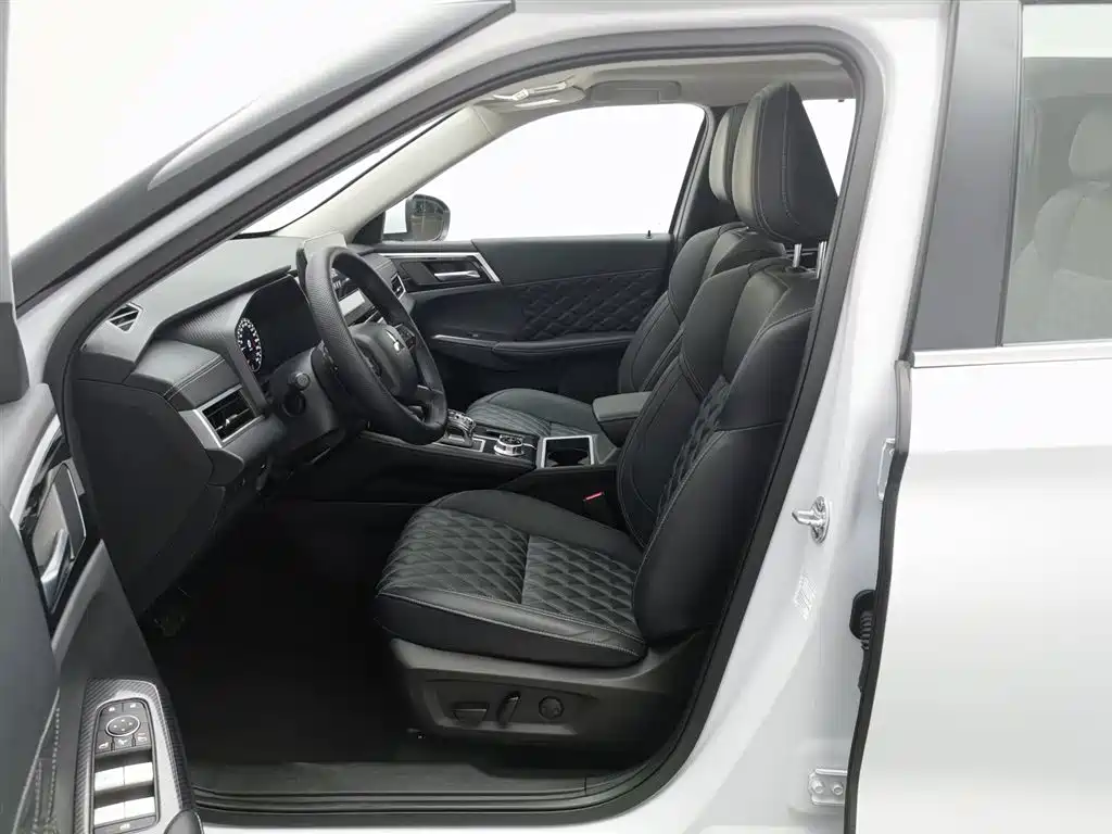 Mitsubishi Outlander 2023 — фото 10
