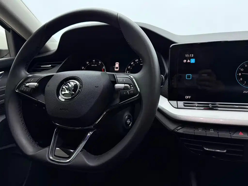 Skoda Octavia 2023 — фото 17