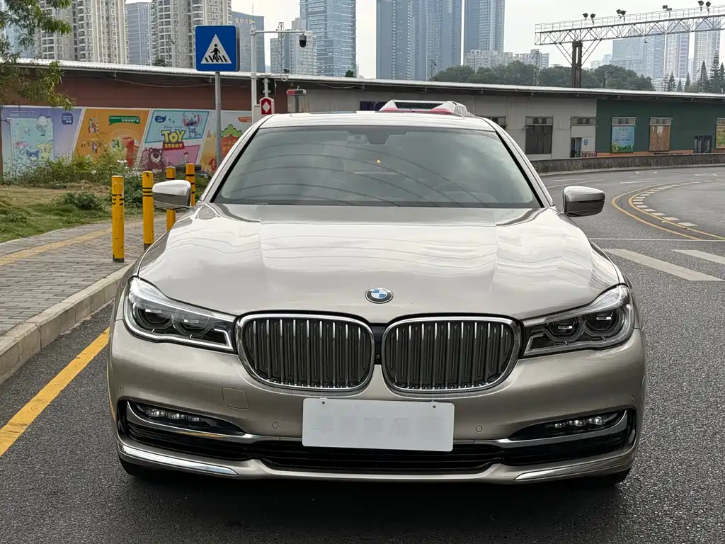 BMW 7 Series 2018 — фото 2