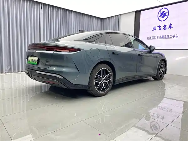 BYD Han L 2025