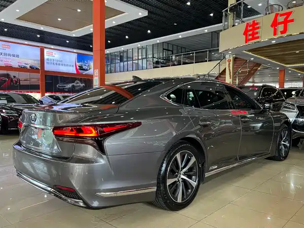 Lexus LS 2021