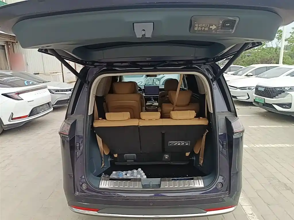 GAC Motor E8 Hybrid 2024 — фото 19