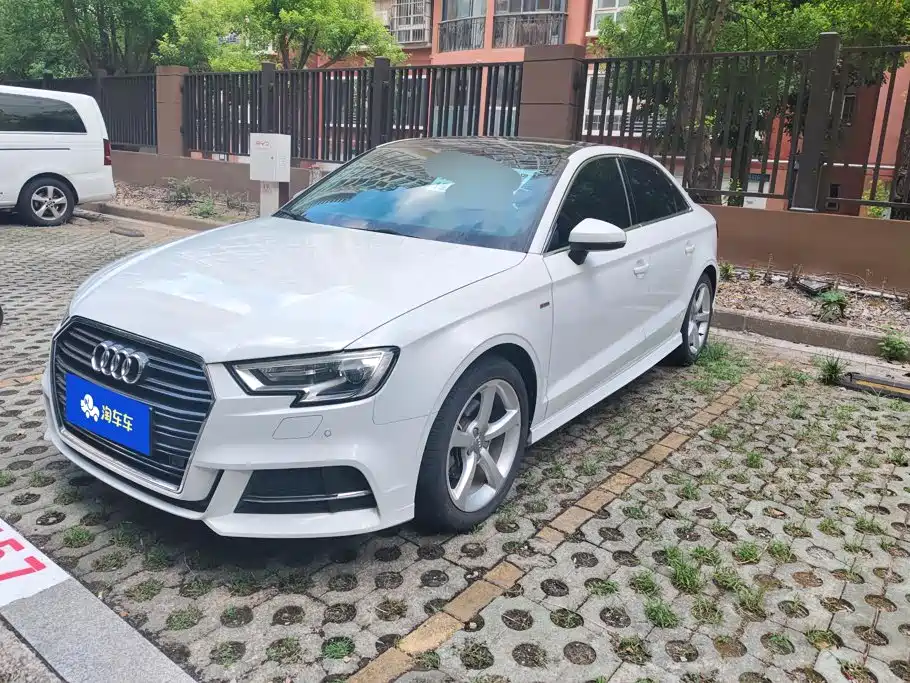 Audi A3 2018 — фото 1