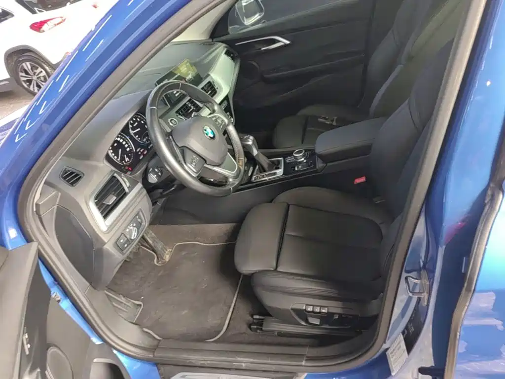 BMW 1 Series 2018 — фото 15