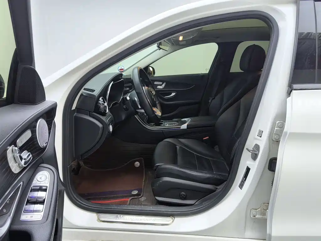 Mercedes-Benz C-Class 2021