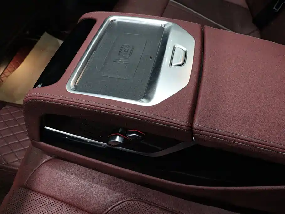 BMW 5 Series New Energy 2023 — фото 10