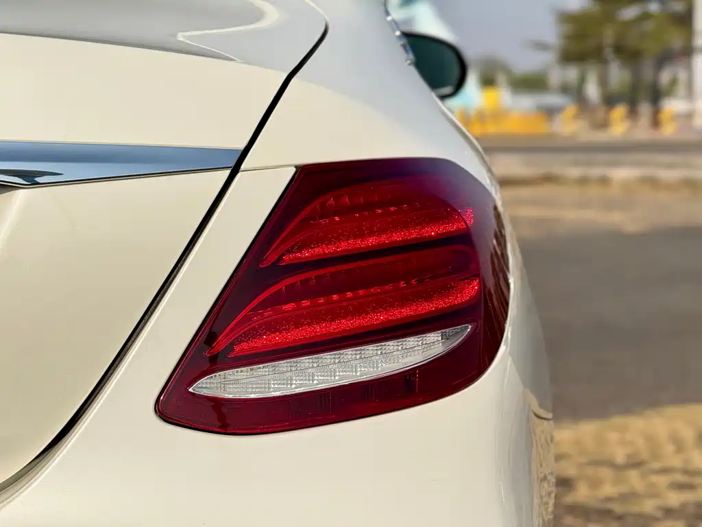 Mercedes-Benz E-Class 2017 — фото 19
