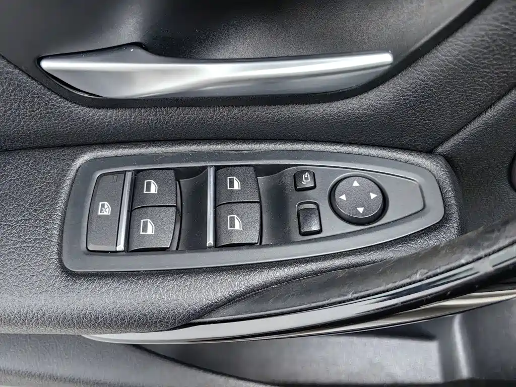 BMW 3 Series 2017 — фото 9