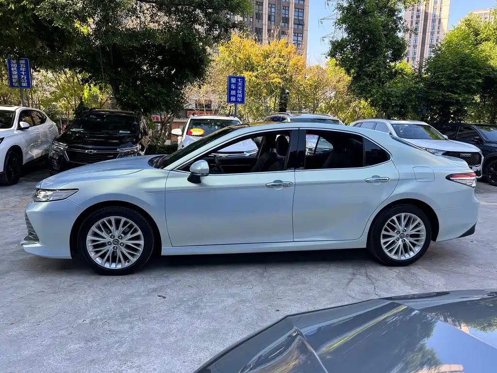 Toyota Camry 2019 — фото 6