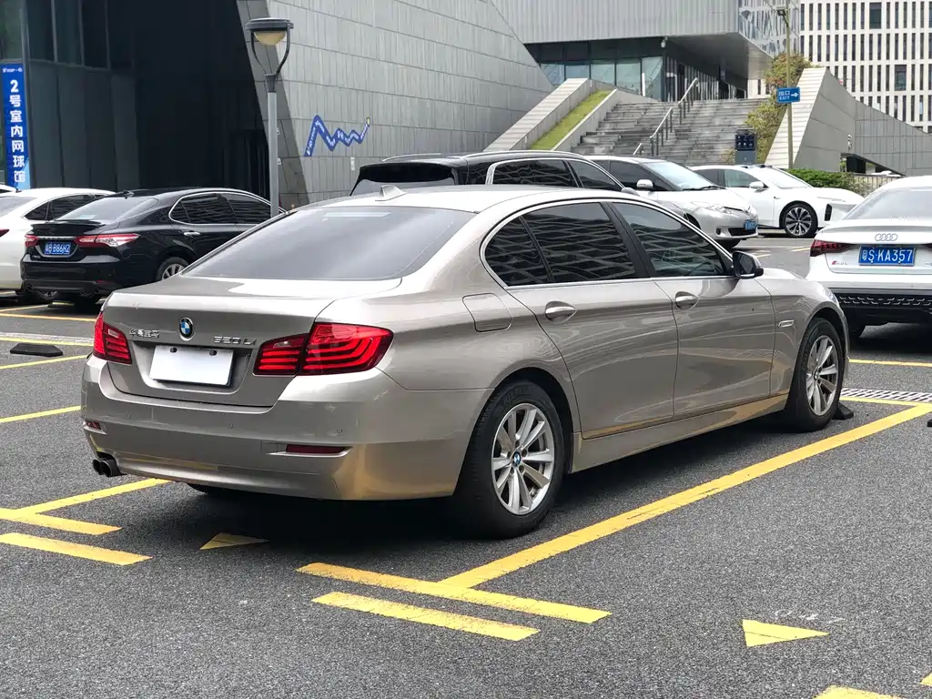 BMW 5 Series 2016 — фото 6